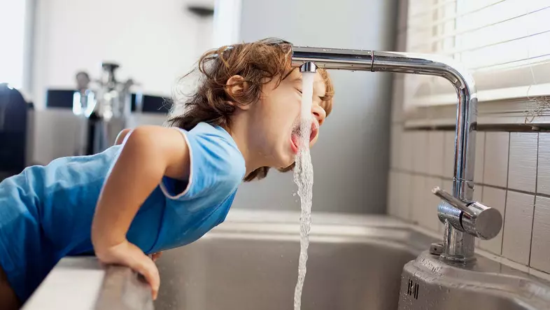 6 hartnäckige Mythen rund ums Trinkwasser